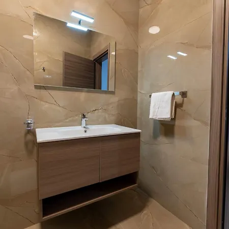Swieqi 3bdr New Flat 4 דירה